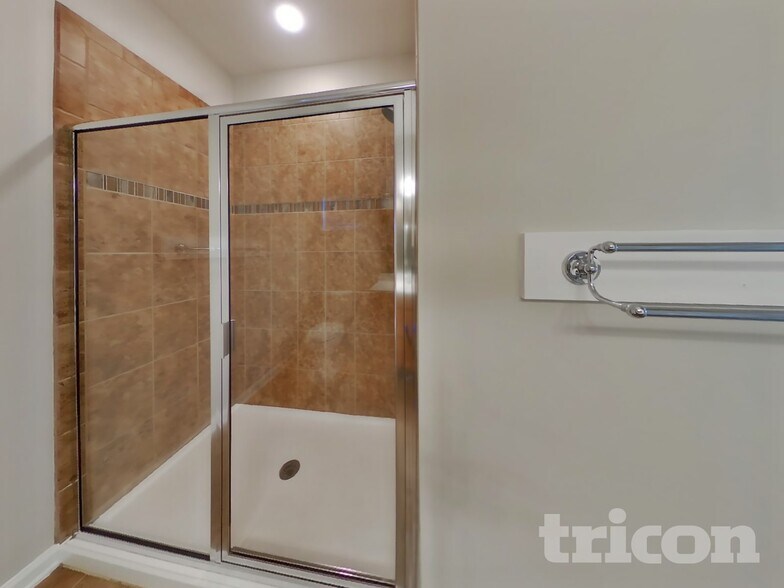 Building Photo - 735 Longford Dr