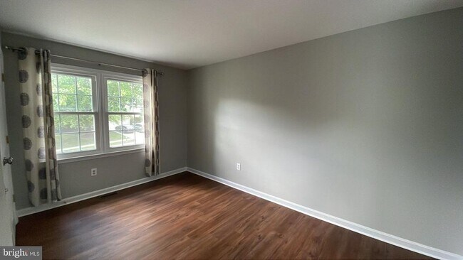 Building Photo - 8688 Wheatfield Way