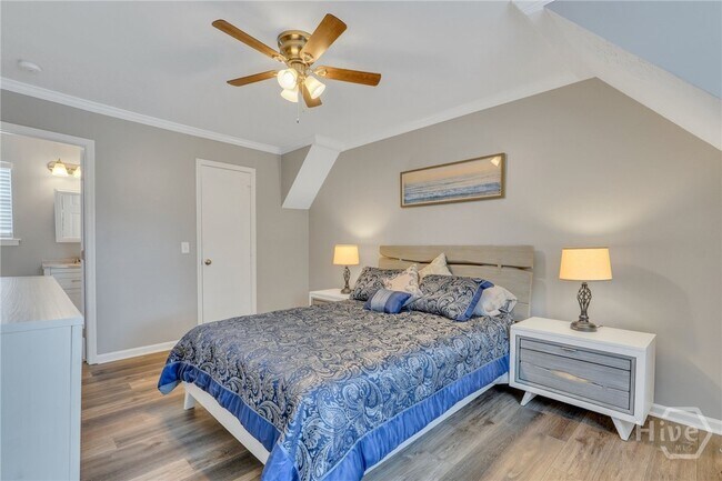 Building Photo - 11 Ropemaker Ct