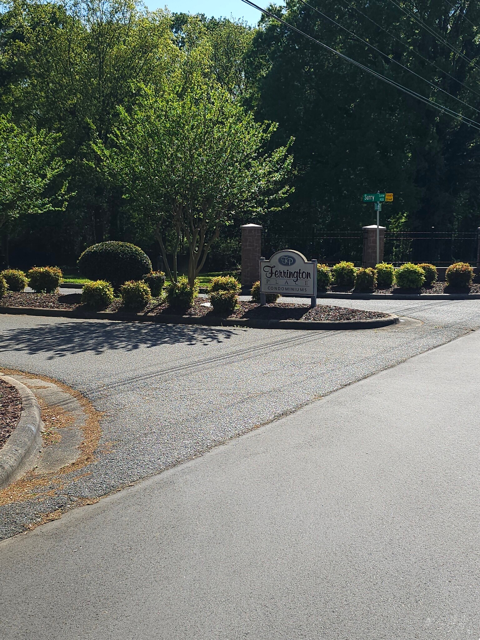 Building Photo - 975 Surry Ln