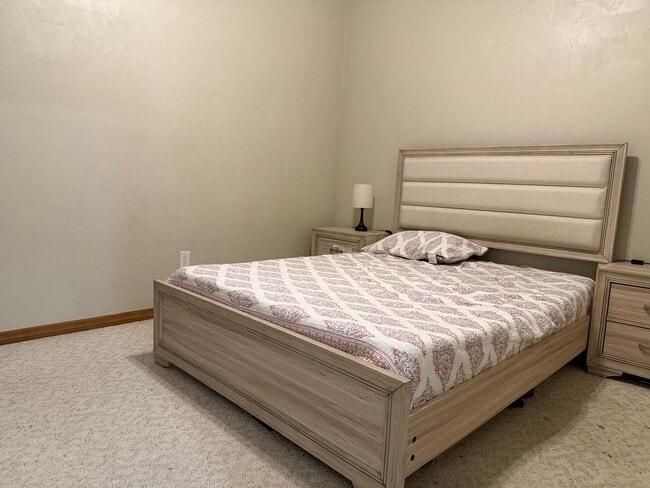 Building Photo - 7200 SW 8th Ave