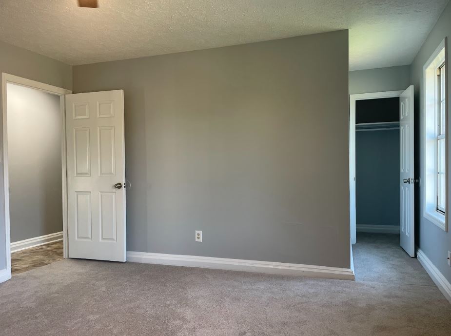 Building Photo - 1686 Classic View Dr