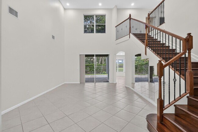 Building Photo - 9479 Sedgewood Dr