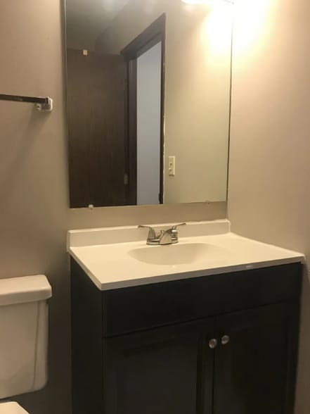 Building Photo - 310 Farmingdale Cir