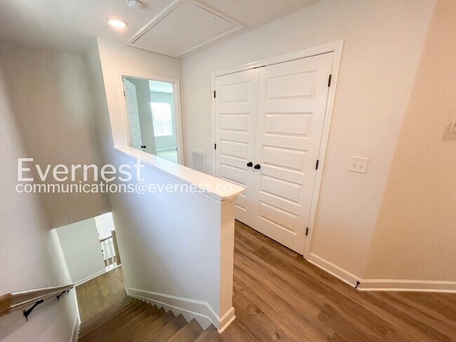 Building Photo - Modern Living Awaits in Antioch with Garage/ 3 beds & 2.5 baths / Available now!