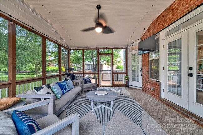 Building Photo - 15737 Agincourt Dr