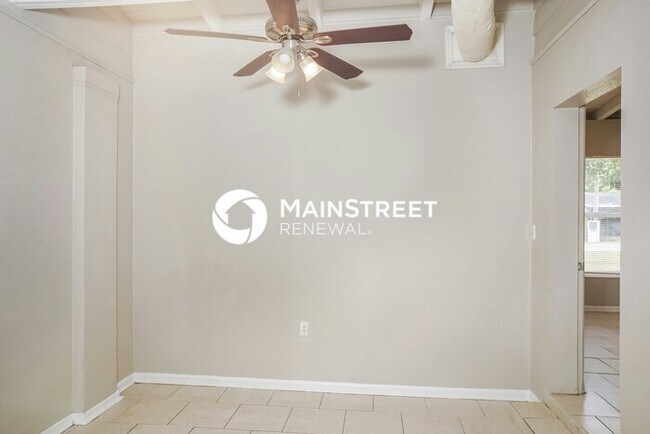 Building Photo - 3 Bedroom Pet-Friendly Home in SARASOTA, FL with Main Street Renewal