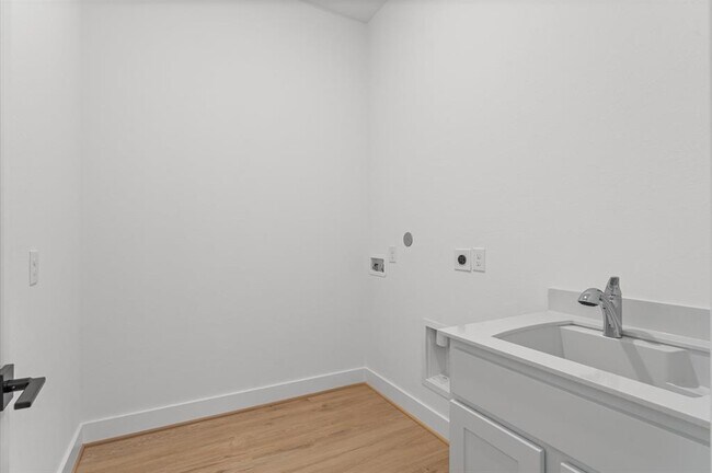 Building Photo - 8222 Sherman Pk Trl
