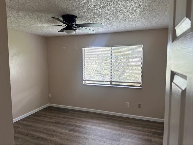 Building Photo - 135 Jones Ln