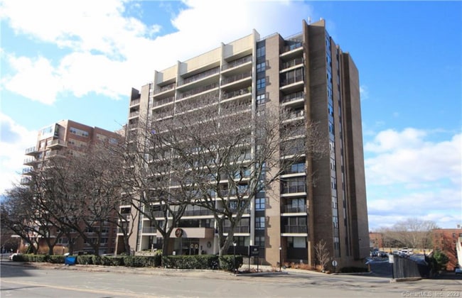 Building Photo - 44 Strawberry Hill Ave