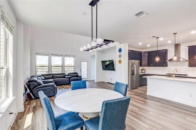 Building Photo - 533 Pickrell Lp