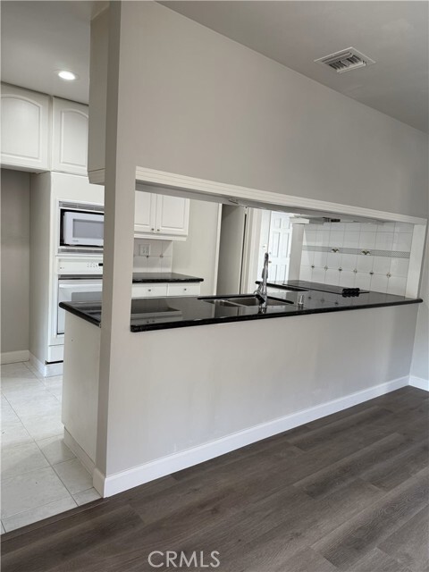 Building Photo - 15815 Parkland Dr