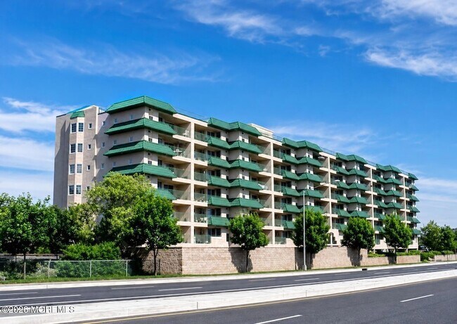 Building Photo - 422 Ocean Blvd N