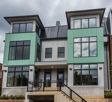 Building Photo - 729 Hobart Pl NW