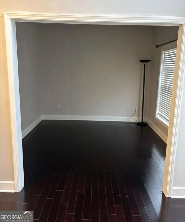 Building Photo - 235 Circle Rd