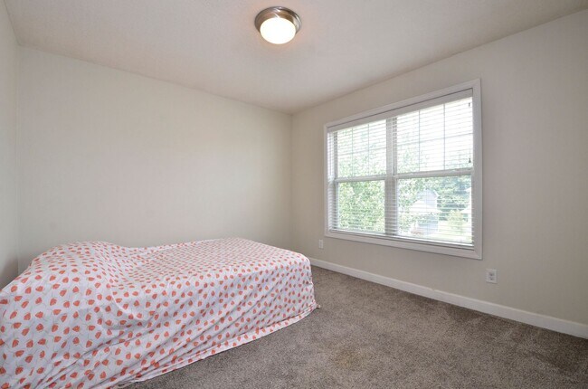 Building Photo - 5729 Meridian Way NE