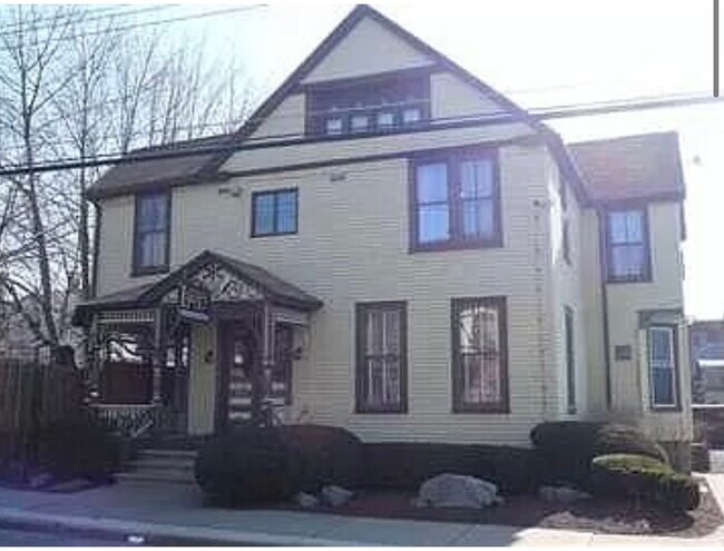 Building Photo - 116 Murray St