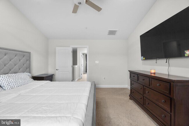 Building Photo - 10005 Maids Fancy Way