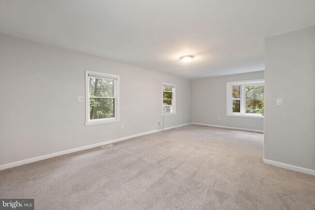 Building Photo - 247 Marsden Hts Rd