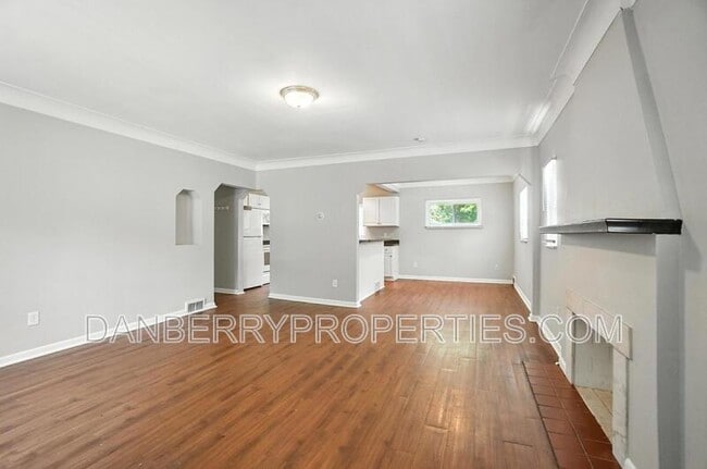 Building Photo - 822 Searles Rd