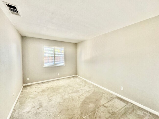 Building Photo - Beautiful Southside Home for Rent, 4 Bedroom 3 Bath