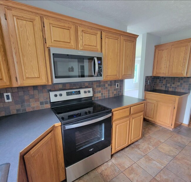 Kitchen - 4311 E 41st Ave