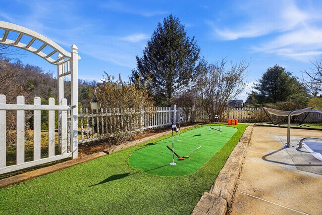 Building Photo - 12 Apple Tree Way