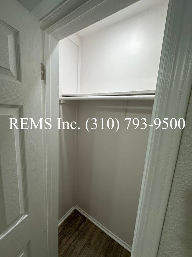 Building Photo - 4750-4752 W 164th Street