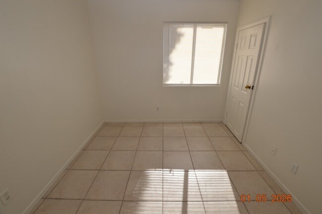 Building Photo - 550 Roxella Ln