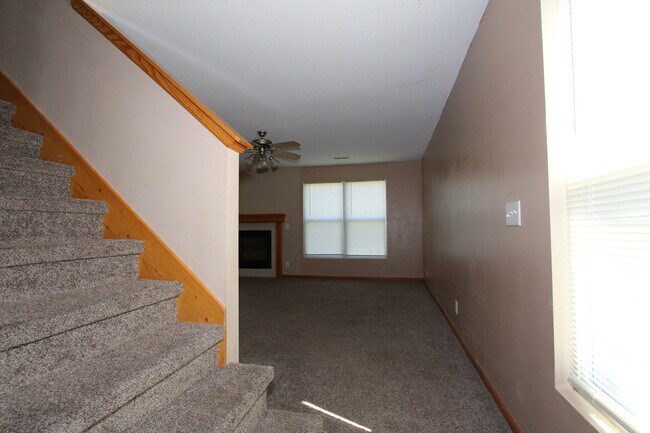 Building Photo - 917 Jackalope Ct