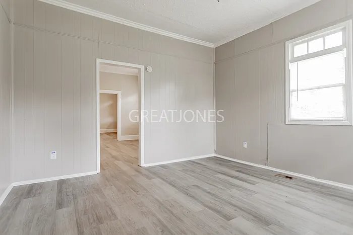 Building Photo - 945 53rd St
