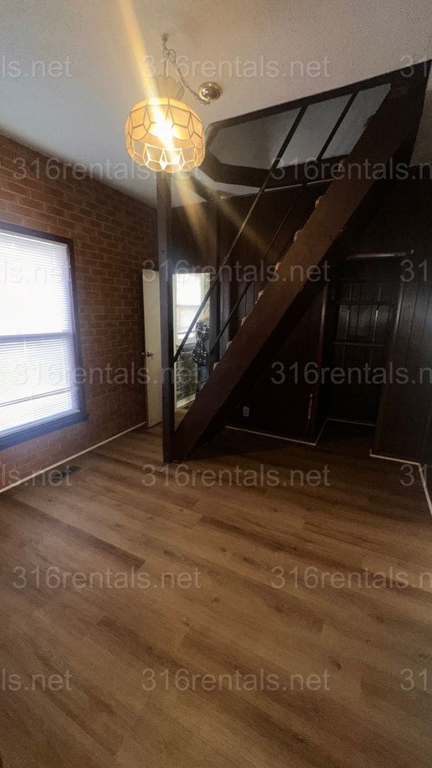 Building Photo - $1445 - 5 room 1.5 bathroom - Single Family Home