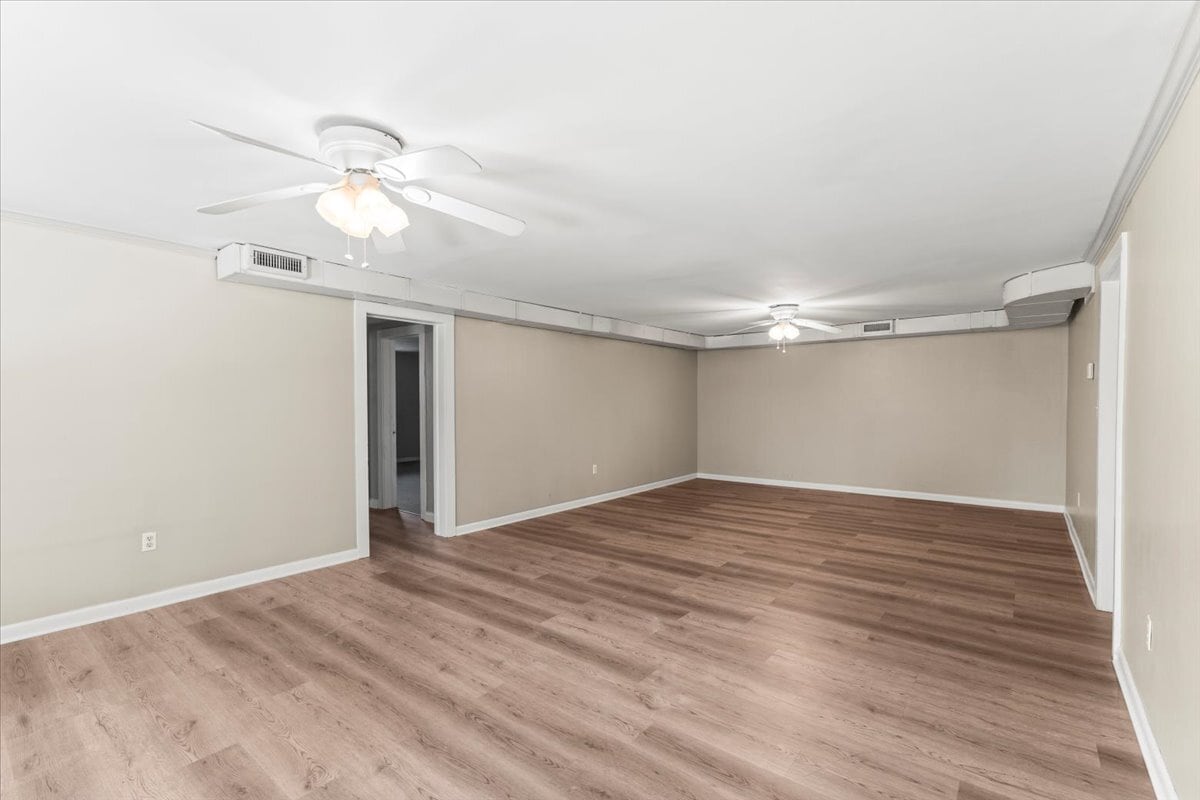 Large living room - 5013 Eastview Terrace