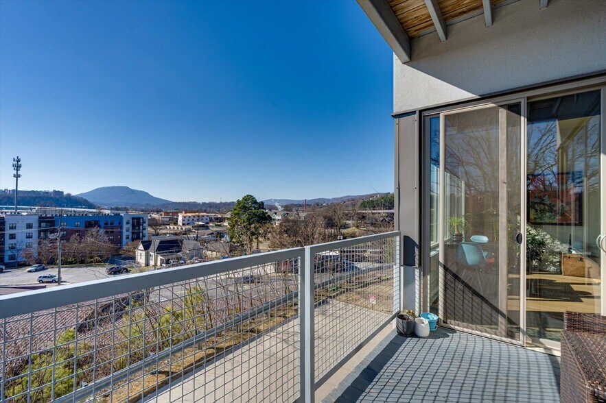 Building Photo - 411 Fairpoint St