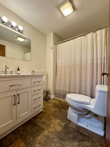 Building Photo - 27 N Hillside Rd