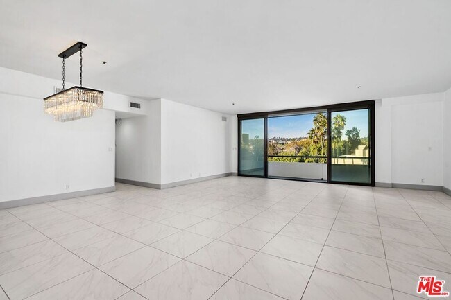 Building Photo - 10660 Wilshire Blvd