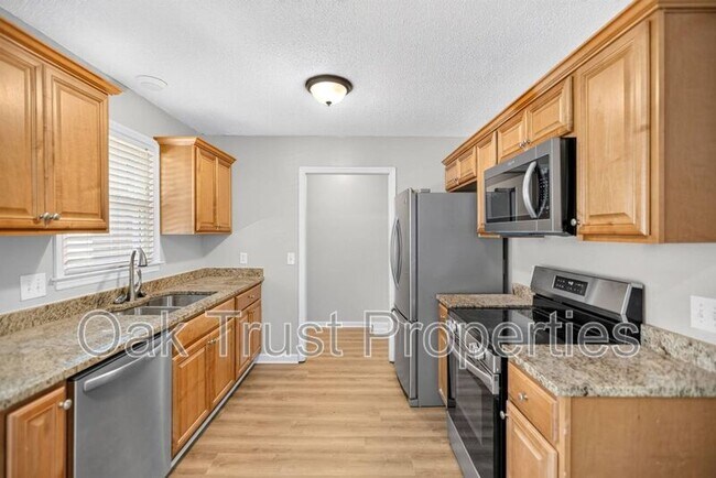 Building Photo - 220 Cornell Dr