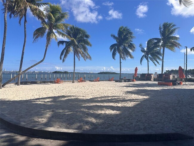 Building Photo - 650 NE 64th St