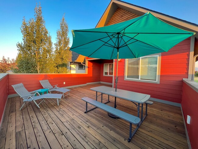 Building Photo - Charming Downtown Retreat: A Unique Blend ...