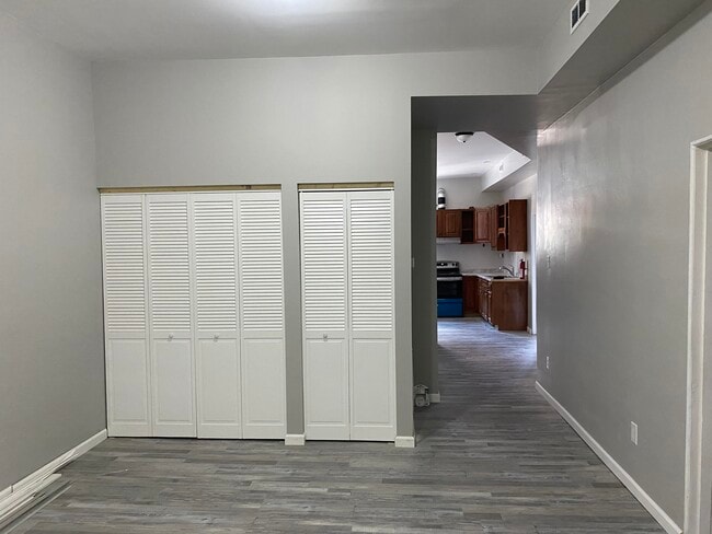 Building Photo - 907 Chartiers Ave