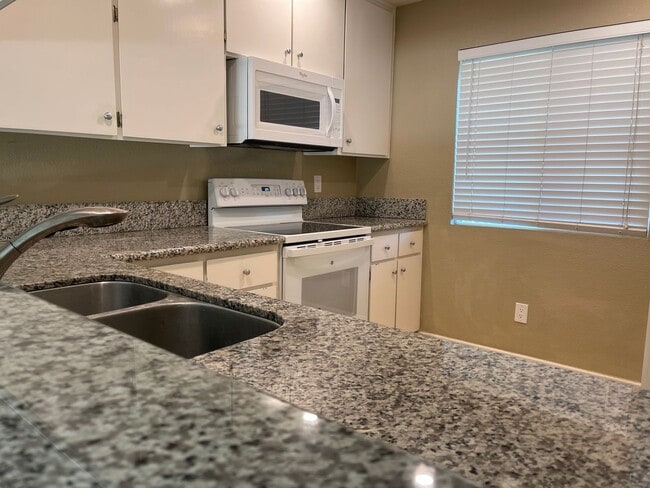 Building Photo - El Dorado Hills Condo