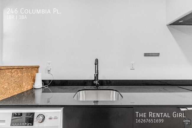 Building Photo - 246 Columbia Pl