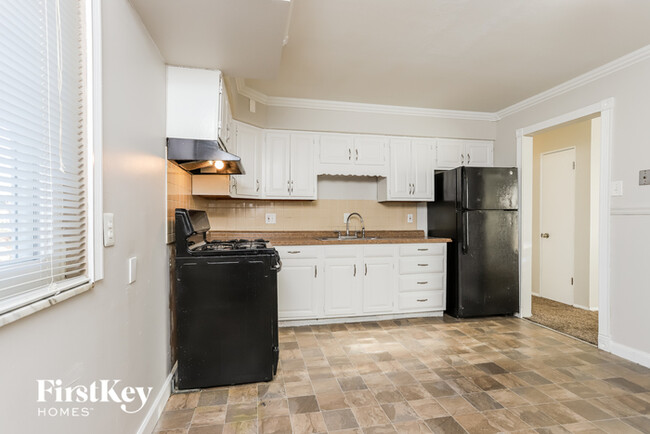 Building Photo - 525 Lula Dr