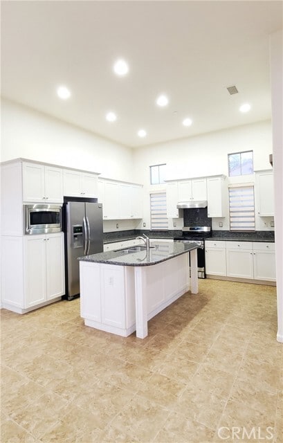 Building Photo - 61 Mission Bell