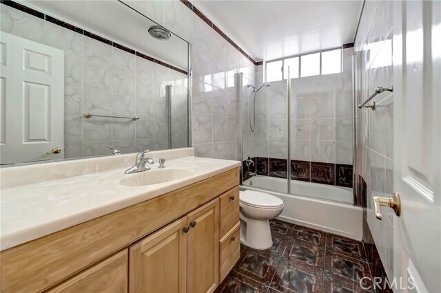 Building Photo - 5315 Zelzah Ave