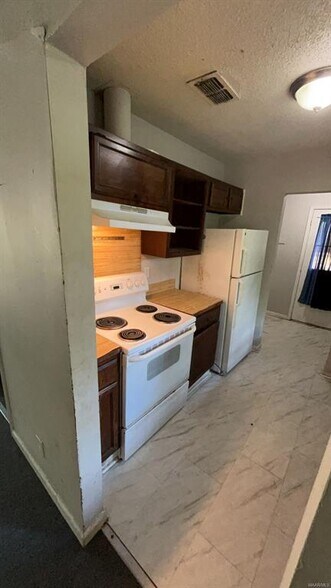 Building Photo - 6125 Oakleigh Rd