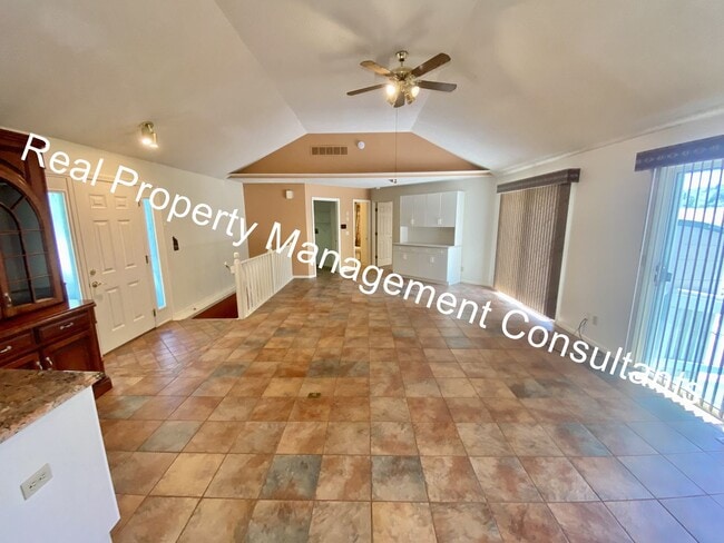 Building Photo - Custom Home in Liberty with 3rd Non-confor...