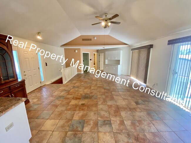 Building Photo - Custom Home in Liberty with 3rd Non-conforming Bedroom