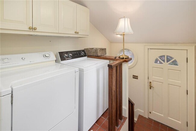 Building Photo - 4 Hunter Ave