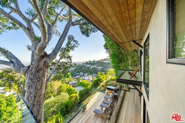 Building Photo - 8800 Hollywood Blvd